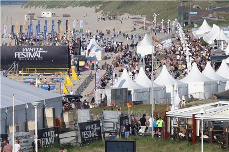 Blick über die Location des White-Sands-Festivals am Norderneyer Nordstrand. Fotos: noun (4)