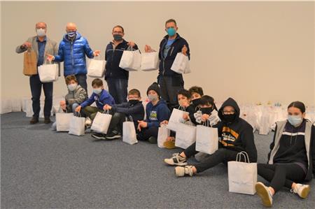 284 Tüten erhielt gestern die Kooperative Gesamtschule. 
