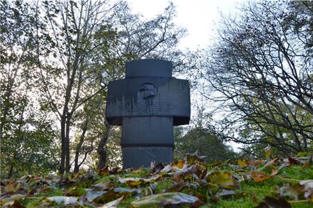 Das Mahnmal an der Napoleonschanze erinnert an Opfer des Ersten Weltkrieges.