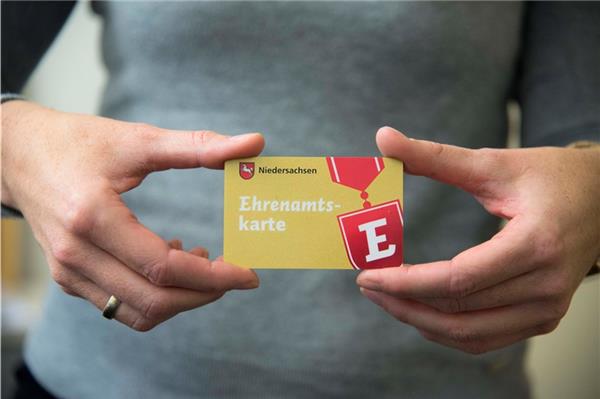 Einsatzbereitschaft belohnen Die Ehrenamtskarte für Niedersachsen und Bremen. Archivbild