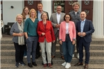 Die Teilnehmer der Norderneyer Sondierungsrunde: Anne Heuermann (hinten von links), Holger Heymann, Mark Alexander Krack, Wilhelm Loth. Petra Rosenbach (vorn von links), Kerstin van der Toorn, Carola Havekost, Corina Habben und Mario Schiefelbein. Foto: Schneider