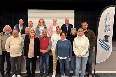 Die Teilnehmer der diesjährigen Stifterversammlung der Bürgerstiftung Norderney mit Zustiftern, Vorstandsmitgliedern,Stiftungsratsmitgliedern und Zeitspendern. Foto: privat