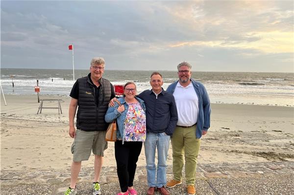 Die Vorstandsmitglieder der BDFFA bei ihrer Klausurtagung auf Norderney (v. l.): Günter Blankennagel, Flensburg, Verena Berger, Cuxhaven, Hans Vollmer, Norderney und Jan Duggen, Sankt Peter Ording. Es fehlen, weil verspätet angereist: Christian König, Eiderstedt, Yvonne Zechlin, Sylt sowie Nicole Henningsen, St. Peter-Ording. Foto: privat