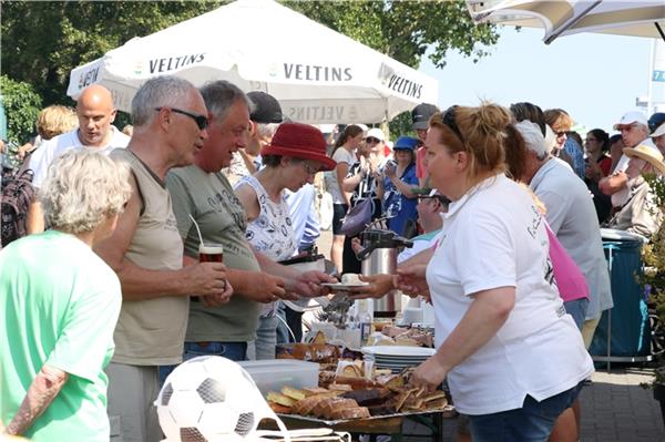 Ein Stelldichein der Insulaner war das Sommerfest der Pilsstube „Um Süd“.