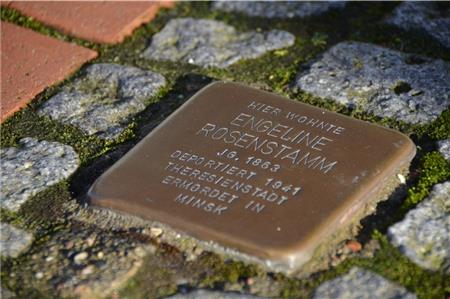 Einer der drei Stolpersteine in der Bismarckstraße 8.