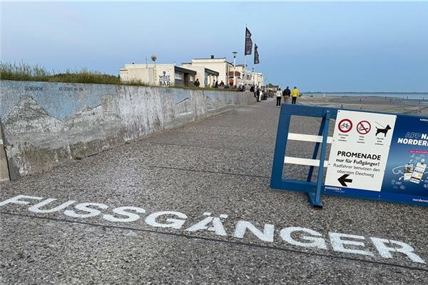 Neue Regeln auf der Promenade Hier gilt nunmehr: Fußgänger haben Vorrang, Radler müssen hier zukünftig schieben. Foto: Noun