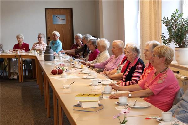 Im Erzählcafé „Dat weetst du noch“ stand jetzt das Thema „Geschäfte“ heute und damals auf der Agenda. Fotos: Köser