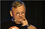 Kabarettist Bernd Stelter weiß, wie er sein Publikum zum Beben bringt. Fotos. Schneider