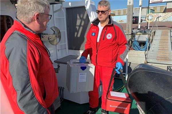 Seenotretter bringen Corona-Tests aufs Festland