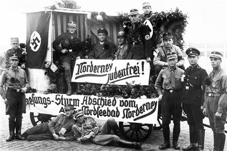 „Norderney judenfrei“, so präsentierten sich die Schergen der SA nach der Machtergreifung der Nationalsozialisten 1933.