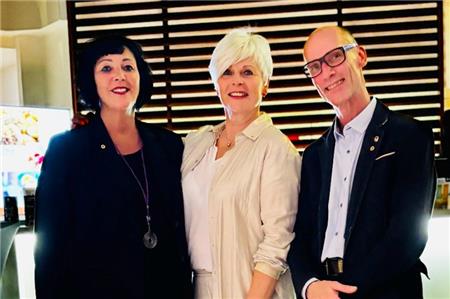 Past-Präsidentin Ines Kirch, Präsidentin Silke Ennen und Vize-Präsident und Nachfolger 2026, Brian Müller.
