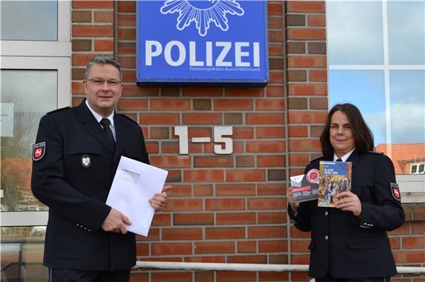 Polizeidirektor Stephan Zwerg und Kriminalhauptkommissarin Sabine Kahmann informieren über die geplante Aktion für Seniorinnen und Senioren.