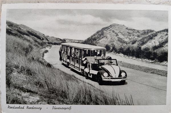 Volles Haus beim Erzählcafé Sightseeing-Tour in den 1960er-Jahren quer über die Insel in die Dünenlandschaft im Inselosten.