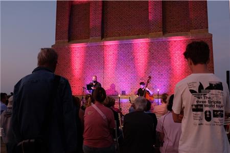 Sphärische Klänge erwartete das begeisterte Publikum beim Himmelstrahlenkonzert am Leuchtturm. Foto: Hoffmann 