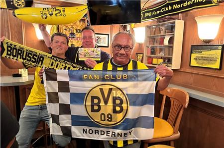 Stefan Kühn, Frank Bossmann und Freddy Dippel unterstützen ihren BVB gegen Real Madrid in London. Archivfoto