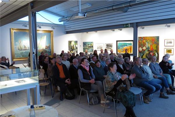Überaus gut besucht war die Eröffnung der Sonderausstellung zu Ehren der Norderneyer Lehrerin und Künstlerin Hildegard Peters. Fotos: Matthias Pausch: