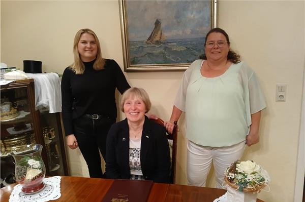 Von links nach rechts: Die Norderneyer Standesbeamtinnen Jule Heinen, Bettina Mai und Stefanie Beushausen